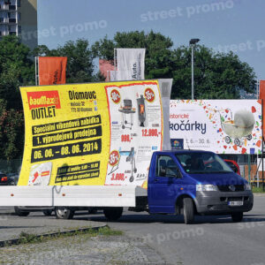 SAMOCHOD Z BILLBOARDEM